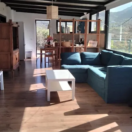 Casita De La Montana De Maria Holiday home